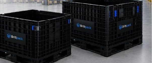 Dos Ropacks Brittpack negros en una nave industrial
