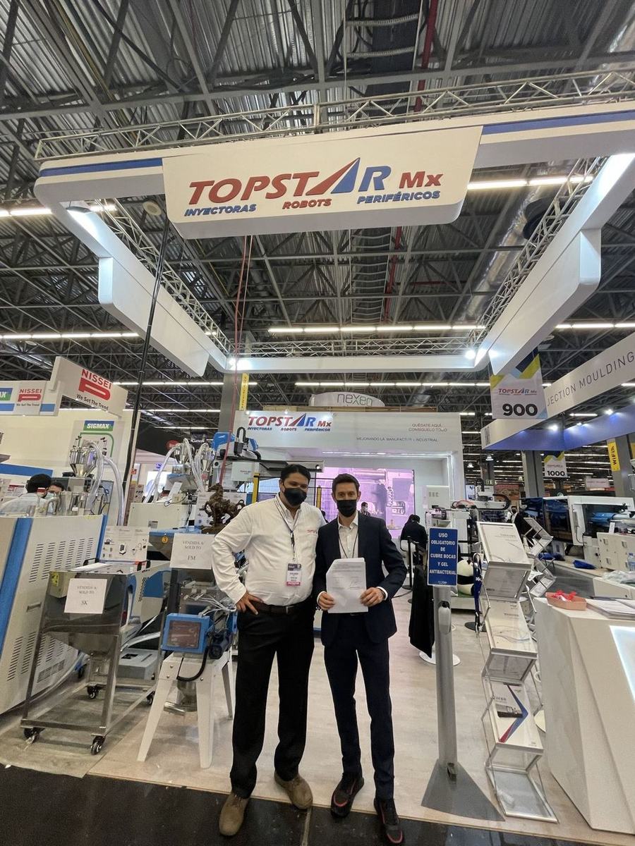 La primera inyectora Topstar vendida en México, una TM-130, en Expo Plásticos 2021