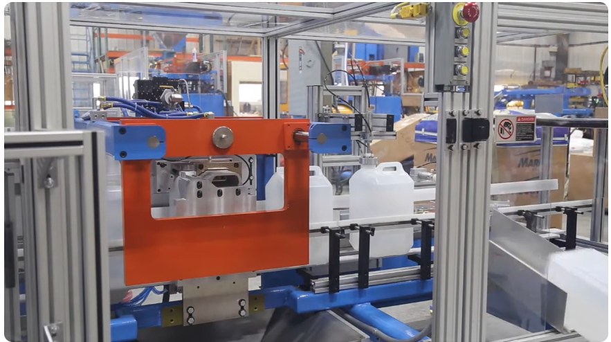 RS-80 de dos cabezales con rebabeo VT-2 produciendo bidones de 20 litros